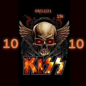 Kiss by Looney